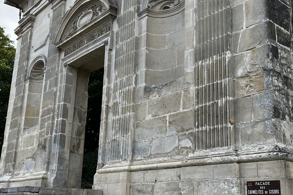 Façade des Carmélites de Gisors à Forges-les-Eaux - été 2026