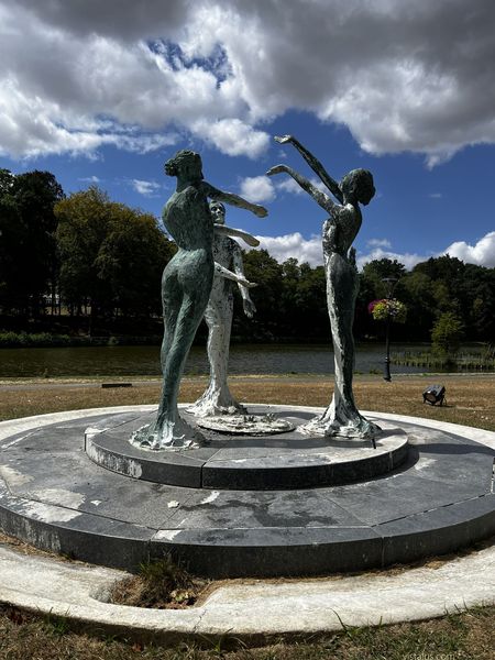 La Statue des Trois Sources à Forges-les-Eaux, Normandie - été 2026
