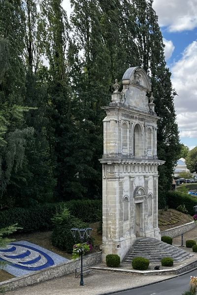 Façade des Carmélites de Gisors à Forges-les-Eaux - été 2026