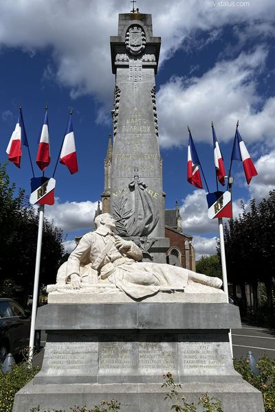 Monument aux Morts de la Première Guerre Mondiale à Forges-les-Eaux - été 2026